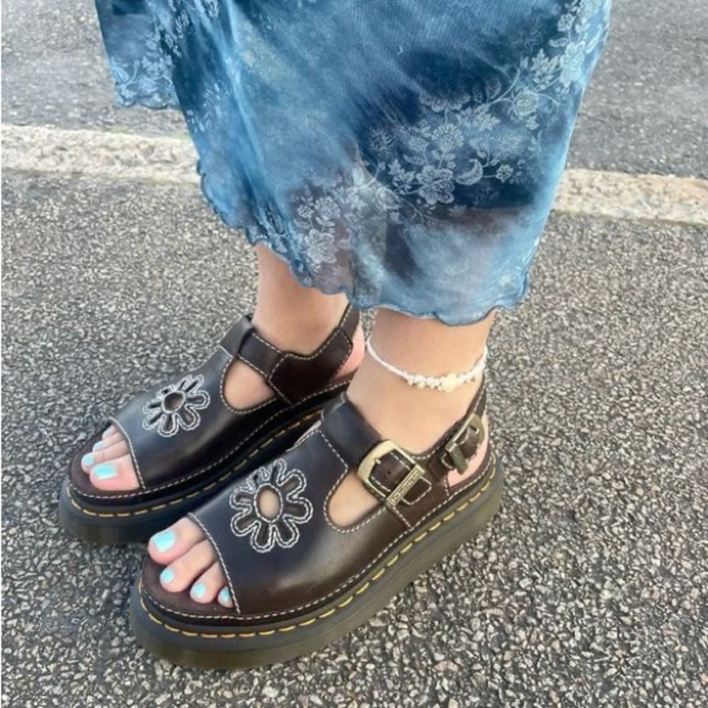 Dr. Martens Vintage Dunnet Leather Flower Sandal 90s White Size US 7 GUC - Picture 9 of 9